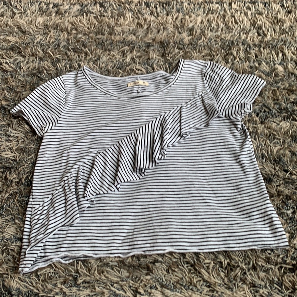 Hollister ruffled cropped shirt